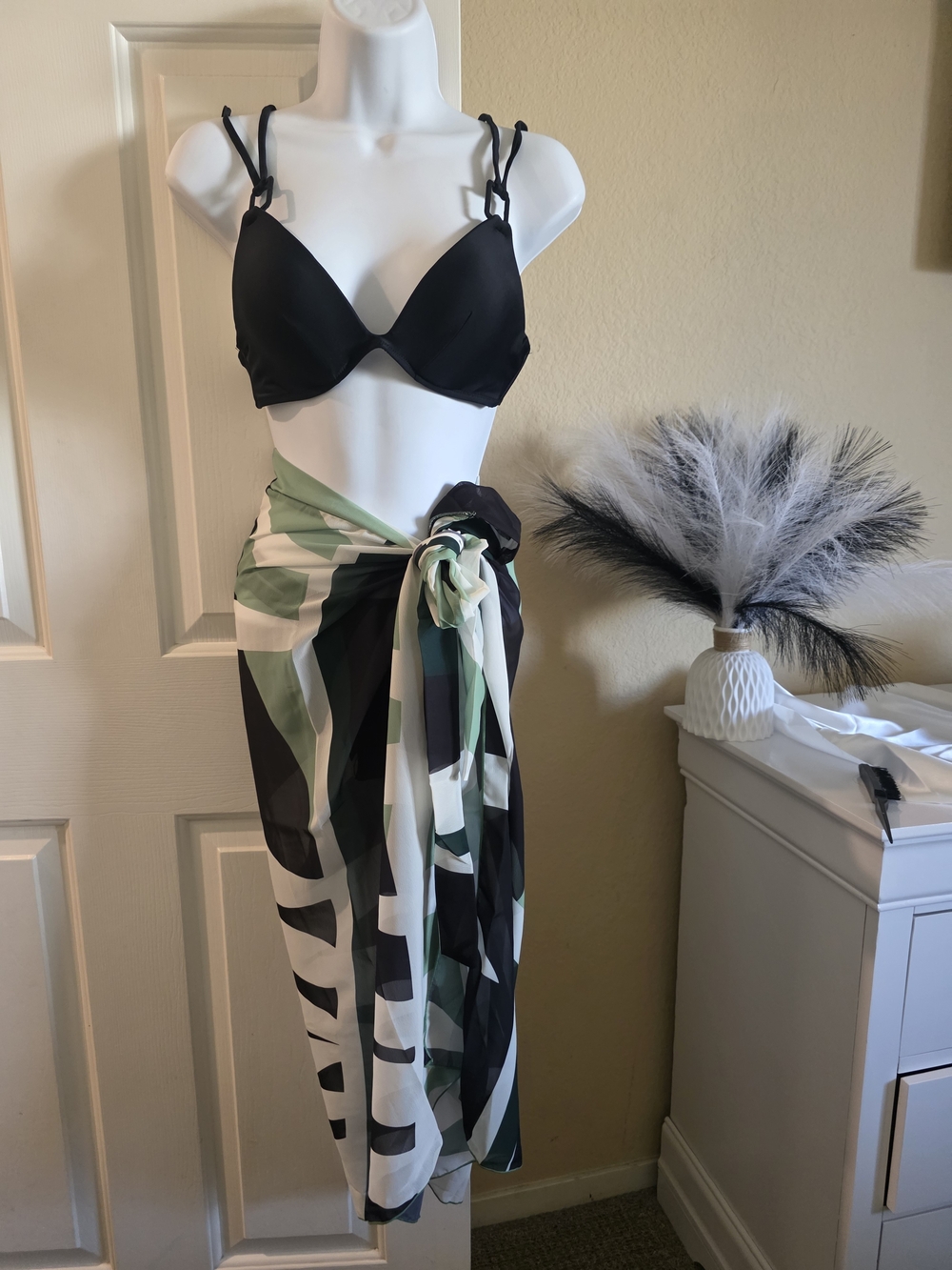 Black Convertible Strappy Bra - Women's Intimates